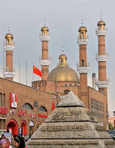 Erdaoqiao Mosque at grand bazaar in Urumqi, Xinjiang, China | Xinjiang ...