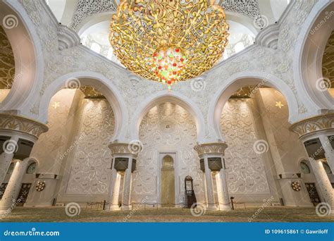 Abu Dhabi, United Arab Emirates, JANUARY 04, 2018: Interior Th Editorial Photo - Image of dome ...