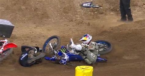 Ken Roczen breaks his hand in a nasty wreck on the track | Engaging Car ...