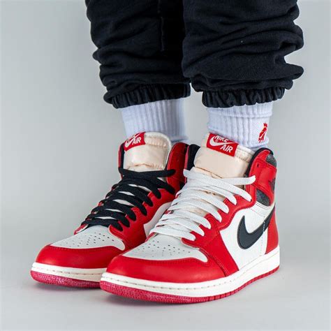 Air Jordan 1 Retro High OG Chicago “Lost & Found”