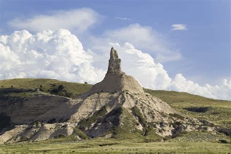 CHIMNEY ROCK, NEBRASKA: Towering on the south edge of the North Platte ...