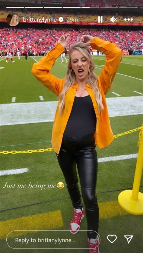 Brittany Mahomes Showed Off Newest Style With Outfit On Field