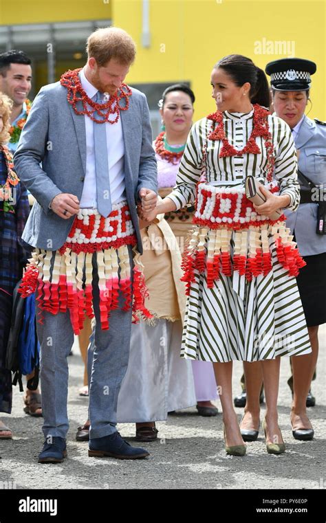 Tongan traditional dress hi-res stock photography and images - Alamy