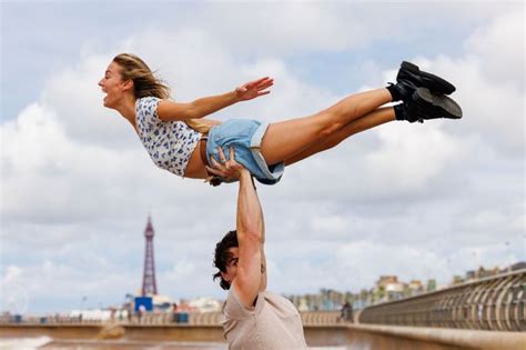 Iconic Dirty Dancing lift recreated by 'Baby and Johnny' on breezy Blackpool Beach - LancsLive