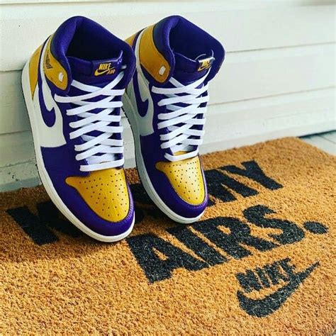 La Lakers Air Jordan's purple x Yellow | Schoenen, Dingen om te kopen