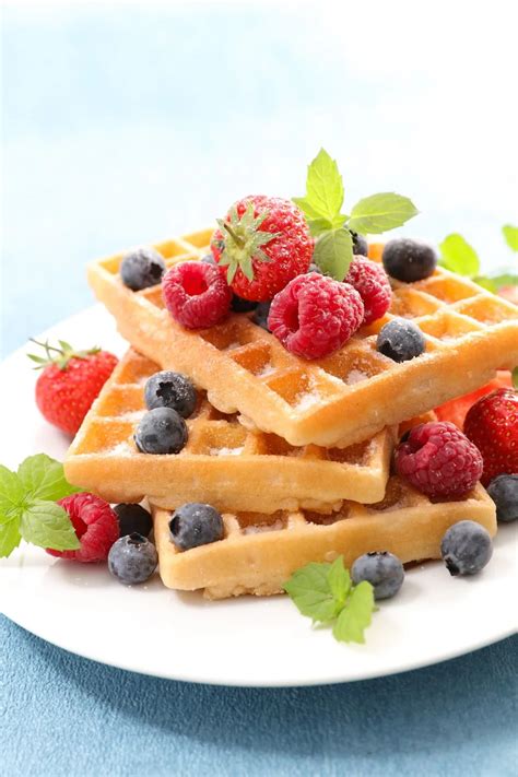 33 BEST Waffle Toppings: Sweet & Savory Ideas 🧇