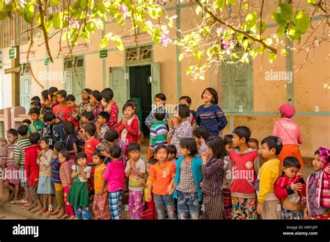 Children school myanmar hi-res stock photography and images - Alamy