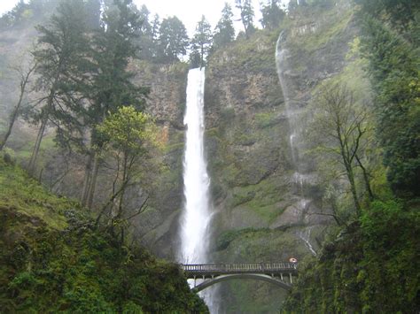 File:April 17 2005 Multnomah Falls Oregon United States.JPG - Wikimedia Commons