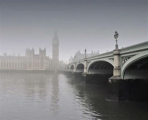 Photographer Captures Mystical Beauty of a Foggy London – SORTRA