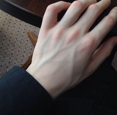 Pretty Hands, Beautiful Hands, Veiny Arms, Arm Veins, Hand Photography, Aesthetic Photography ...