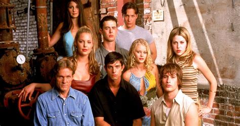 Roswell: 5 Best Couples In The Original Series (& The 5 Worst)