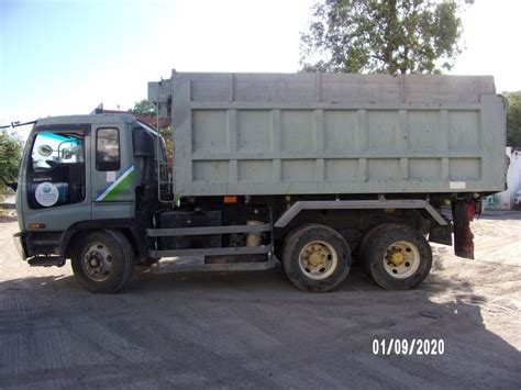 Isuzu dump truck, Commercial & Industrial, Construction & Building Materials on Carousell