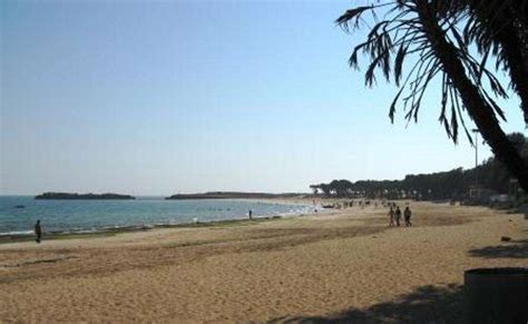 Nagoa beach - Diu: Get the Detail of Nagoa beach on Times of India Travel