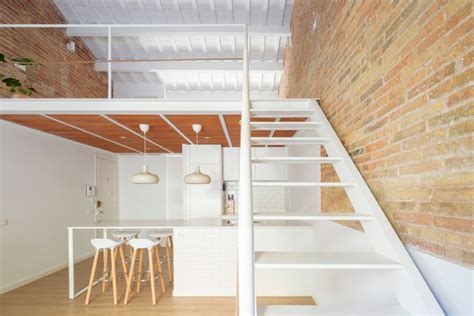 Mezzanine House Refurbishment / Sergi Pons architects | ArchDaily