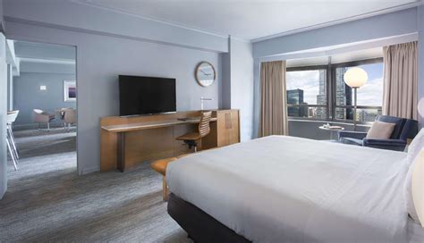 New York Hilton Midtown Hotel in New York (NY) - Room Deals, Photos ...