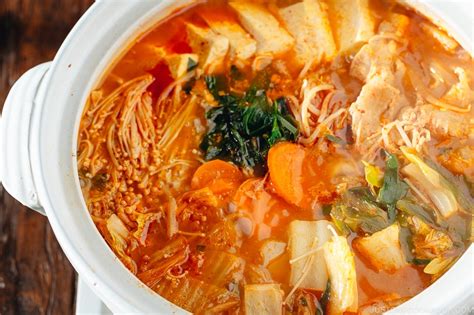 Kimchi Nabe キムチ鍋 • Just One Cookbook