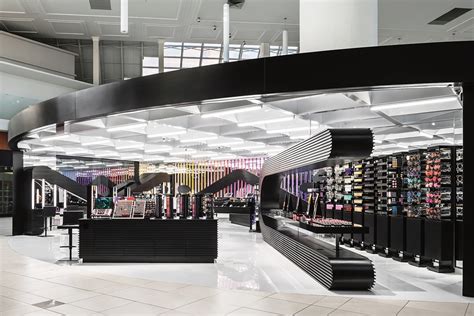 MAC Cosmetics Opening New Stores Specifically For Youth | StyleCaster