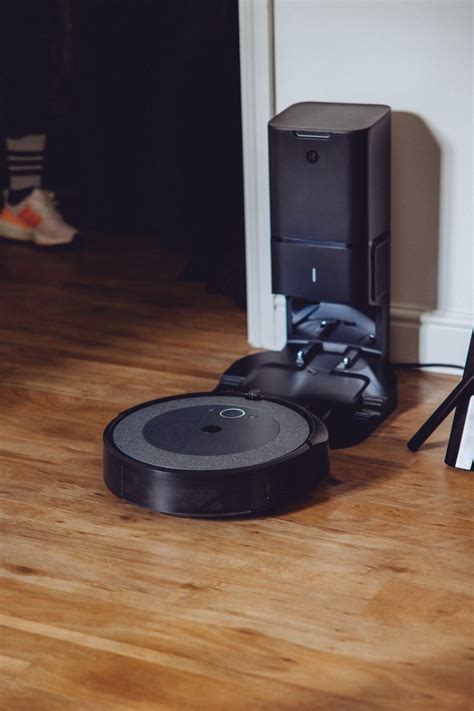 iRobot Roomba i5+ Robotic Vacuum Assessment - shesuccessful.com