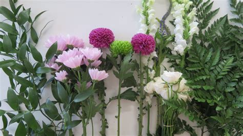 Flower Arranging for Beginners: How To Design a Beautiful Arrangement at Home - Two Sisters ...