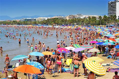 La Platja de Llevant, a Salou (font: nito / Shutterstock.com) | Turismo ...