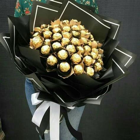 Jual Buket Coklat Ferrero Rocher Gold Edition dengan harga Rp500.000 dari toko online T8 Helm GT ...