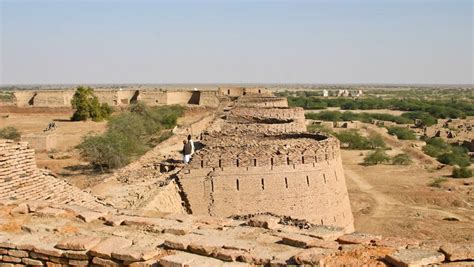 Cholistan Jeep Rally: Derawar Fort Pics (inside)