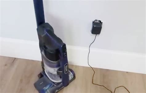 Shark IZ363HT vs Dyson V8: Unleashing The Cleaning Battle