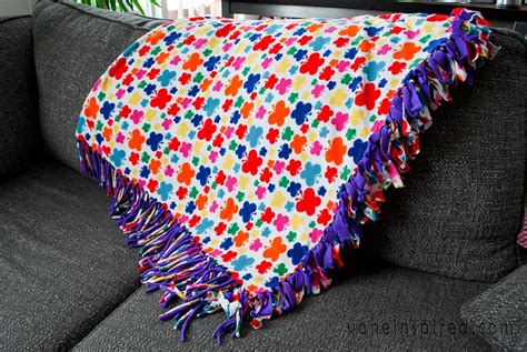 How to Make a No-Sew Blanket to Keep Warm this Winter