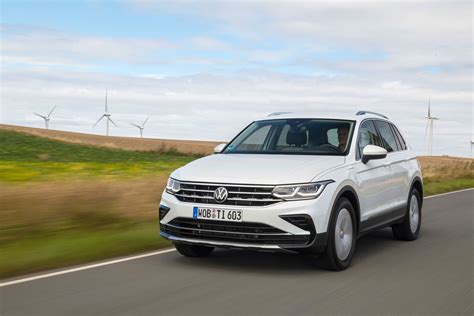 Best-selling SUV now available as a plug-in hybrid: the new Tiguan ...