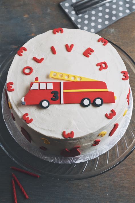 easy fire truck cake {tips on cake decorating} – movita beaucoup