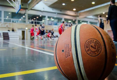 What is AAU Basketball? (Including Pros and Cons)