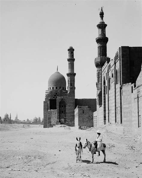 The busy streets of Old Cairo through old photographs, 1900-1935 - Rare ...