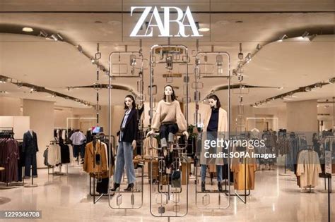 1,859 Zara Clothing Store Stock Photos, High-Res Pictures, and Images - Getty Images