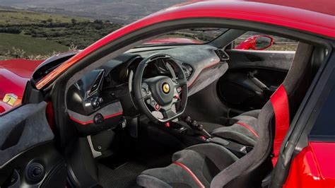 Ferrari 488 Pista Interior Exterior - YouTube