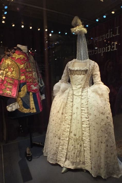 1762 Queen Charlotte's wedding dress (Kensington Palace - London, UK ...