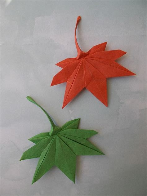 Magali also folded some beautiful autumn leaves. #origami Diy Origami, Fabric Origami, Paper ...