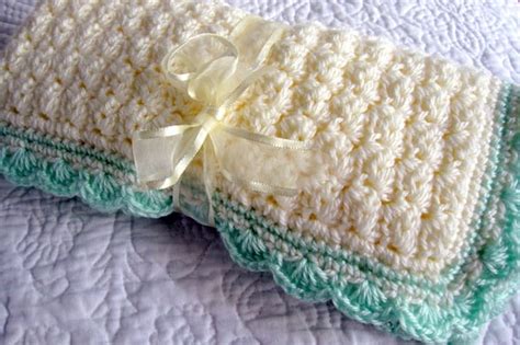 Baby Blanket with Shell Edging [Free Crochet Pattern] - Your Crochet