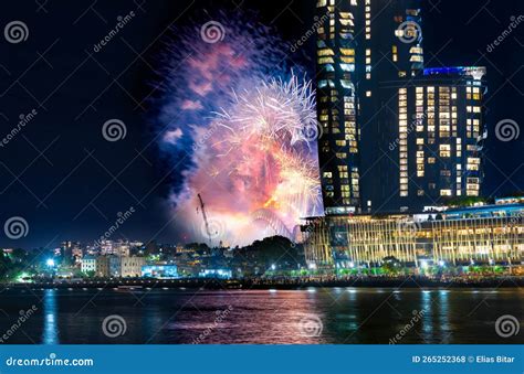 Sydney Harbour Bridge New Years Eve Fireworks 2023, Colourful NYE Fire ...