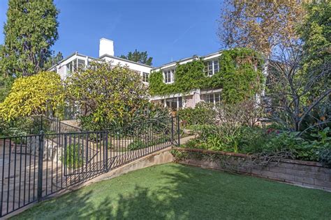 Whoopi Goldberg Sells Longtime Pacific Palisades Home for $8.8 Million ...