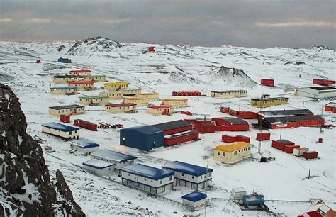 Ultima Thule: Villa las Estrellas, an hamlet in Antarctica