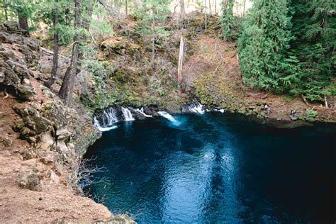 Hiking to Tamolitch Blue Pool in Central Oregon