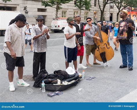 Street Performers Singing and Playing Music in New York Editorial Stock ...