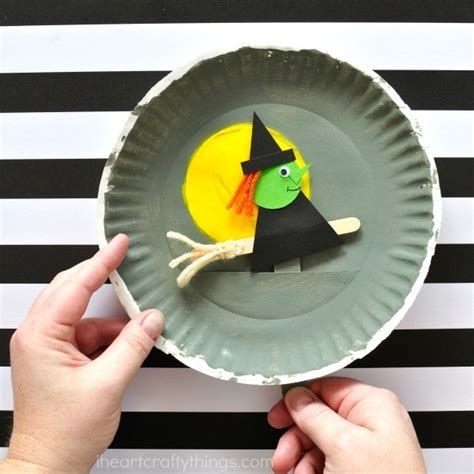 Playful Paper Plate Halloween Craft - I Heart Crafty Things