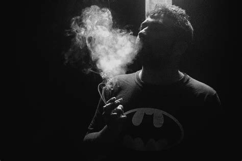 Free stock photo of batman, cigarrillo, contraluz