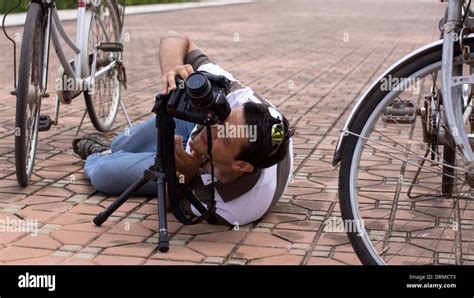 Photographer lying down hi-res stock photography and images - Alamy