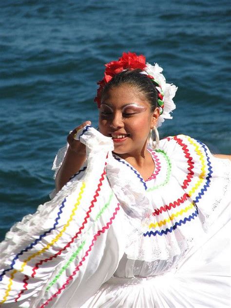 Nicaragua (V) | America dress, Traditional dresses, Nicaragua