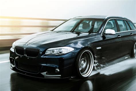 Rolling shots in the rain of BMW F11 Touring.