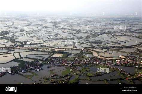 Typhoon damage philippines hi-res stock photography and images - Alamy