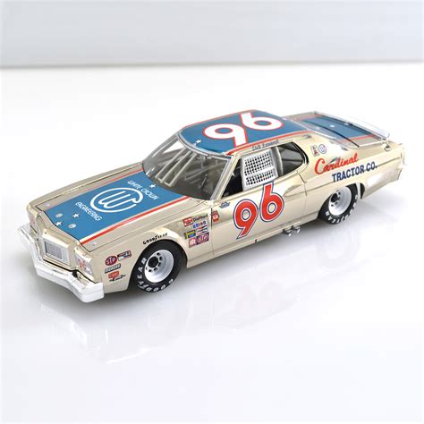 Lionel NASCAR® Classics Dale Earnhardt Sr’s 1978 Cardinal Tractor ...