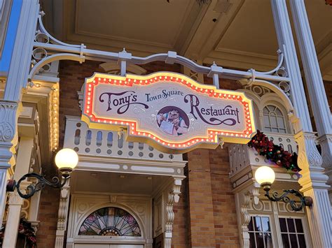 Tony's Town Square Restaurant Overview | Magic Kingdom Dining